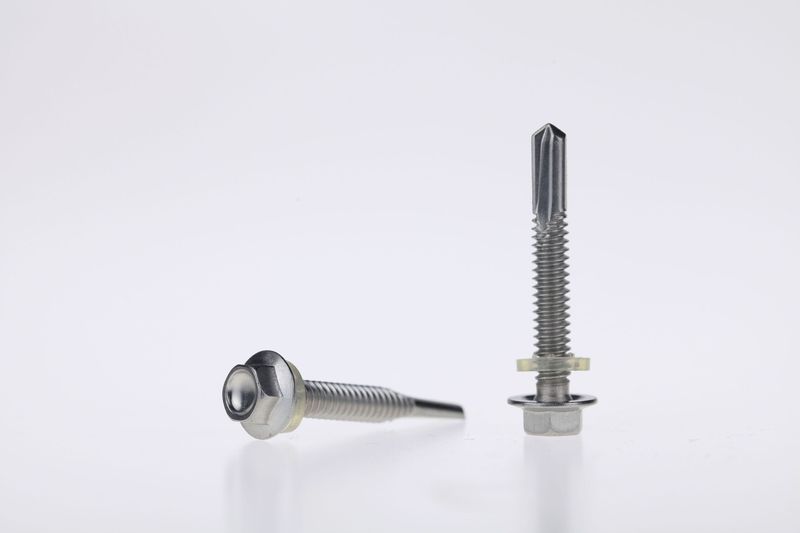 Stainless steel seld-drilling screws with washers